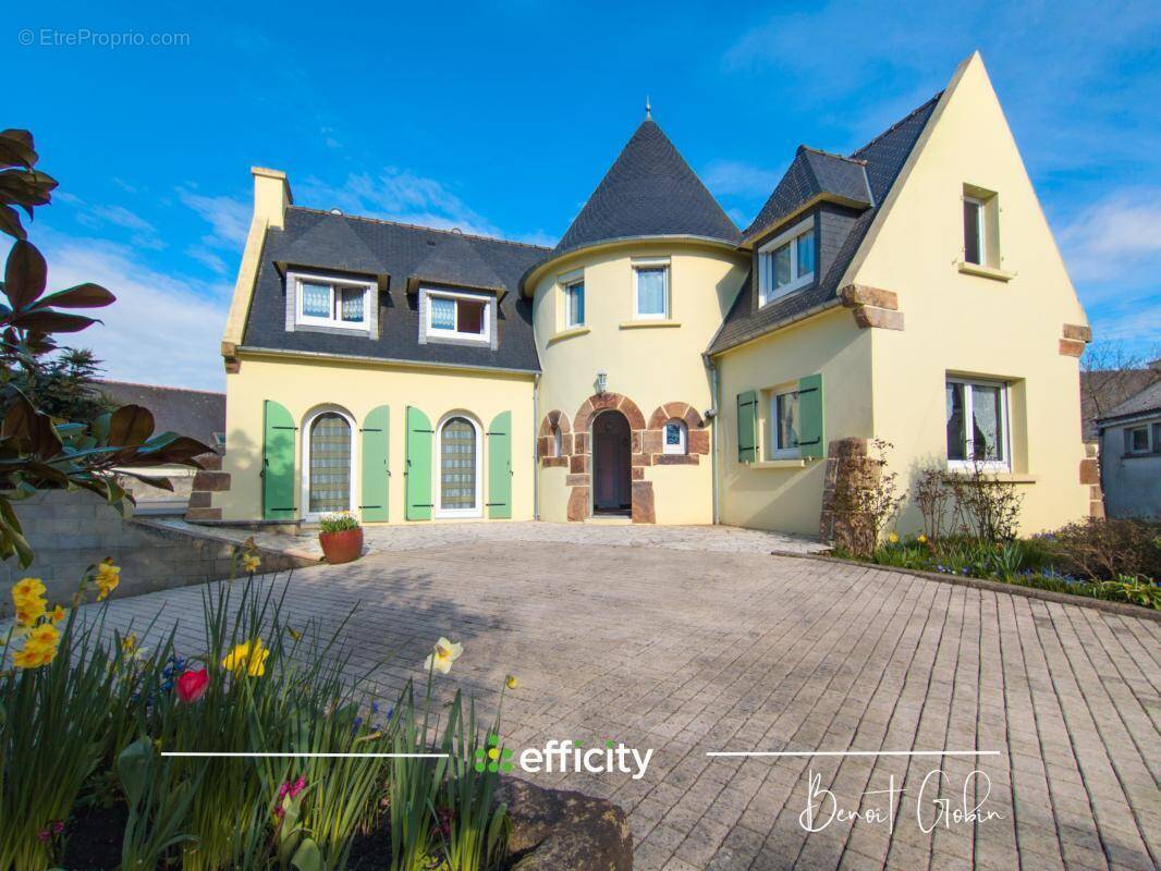 Maison à CARHAIX-PLOUGUER