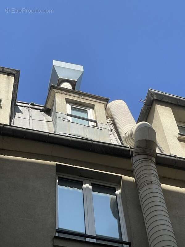 Autre à PARIS-6E