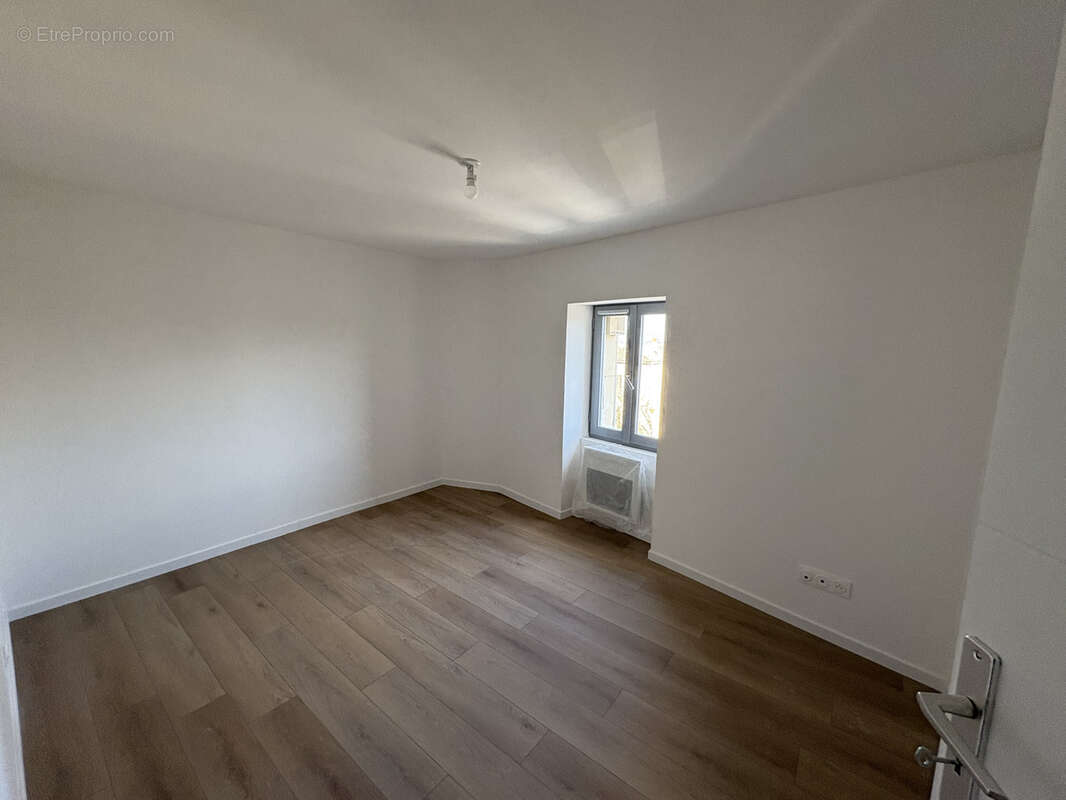 Appartement à SUZE-LA-ROUSSE