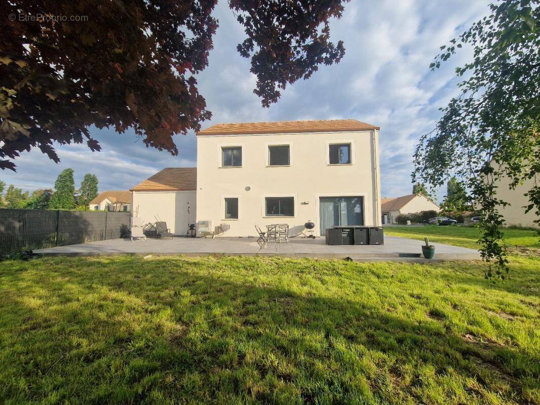 Maison à HOUDAN