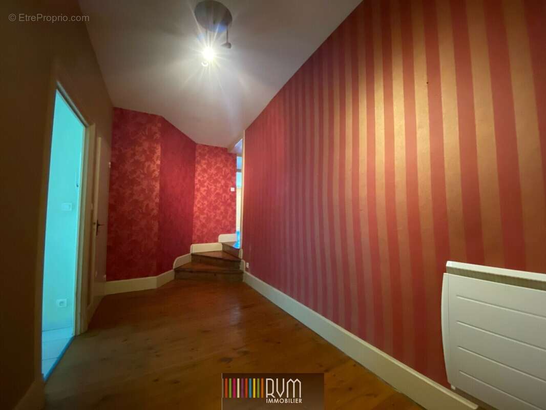 Appartement à PONCIN