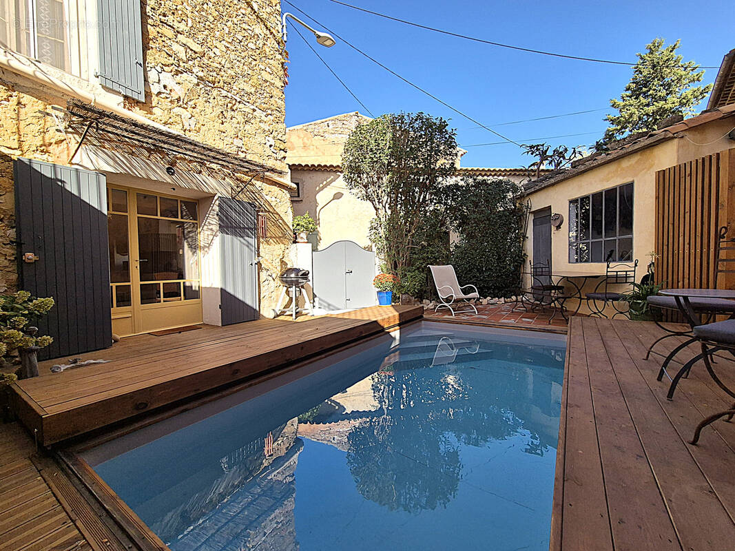 Maison à FLASSAN