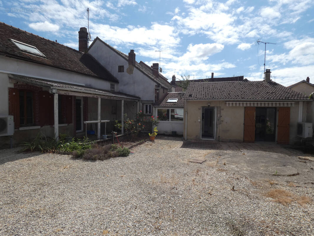 Maison à BRIENON-SUR-ARMANCON