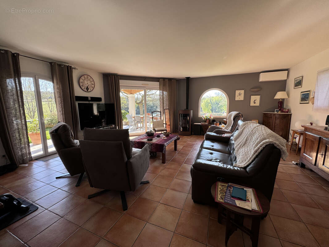 Maison à MONTBOUCHER-SUR-JABRON
