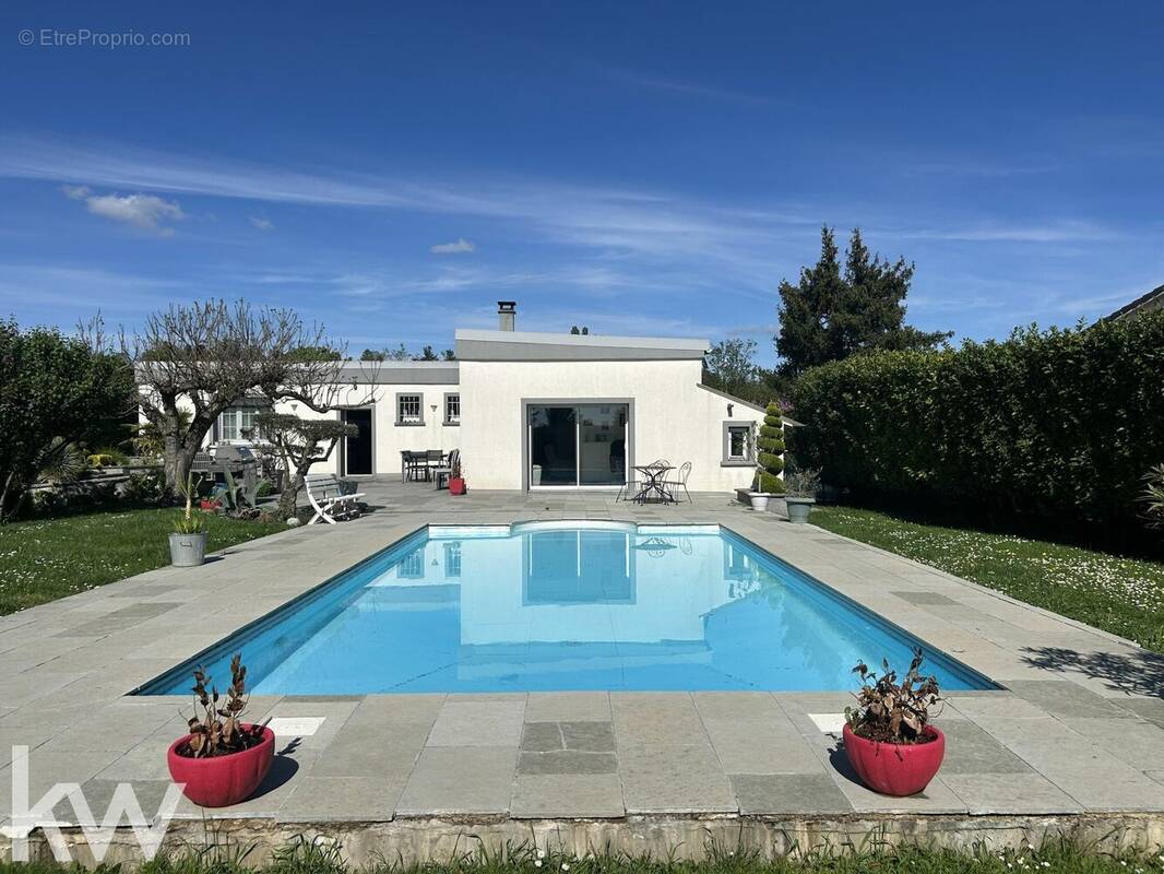 Maison à JONS