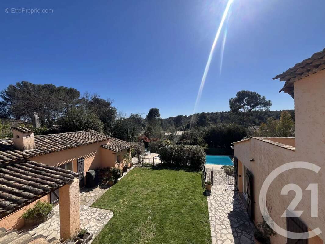 Maison à ROQUEFORT-LES-PINS