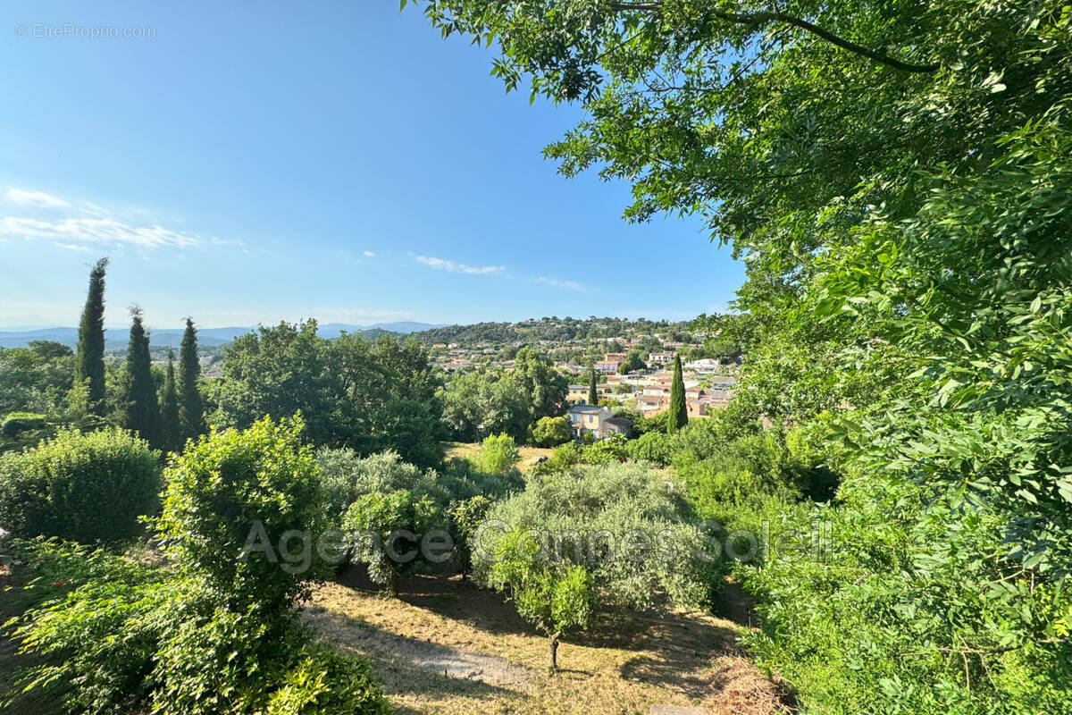 Maison à LA ROQUETTE-SUR-SIAGNE
