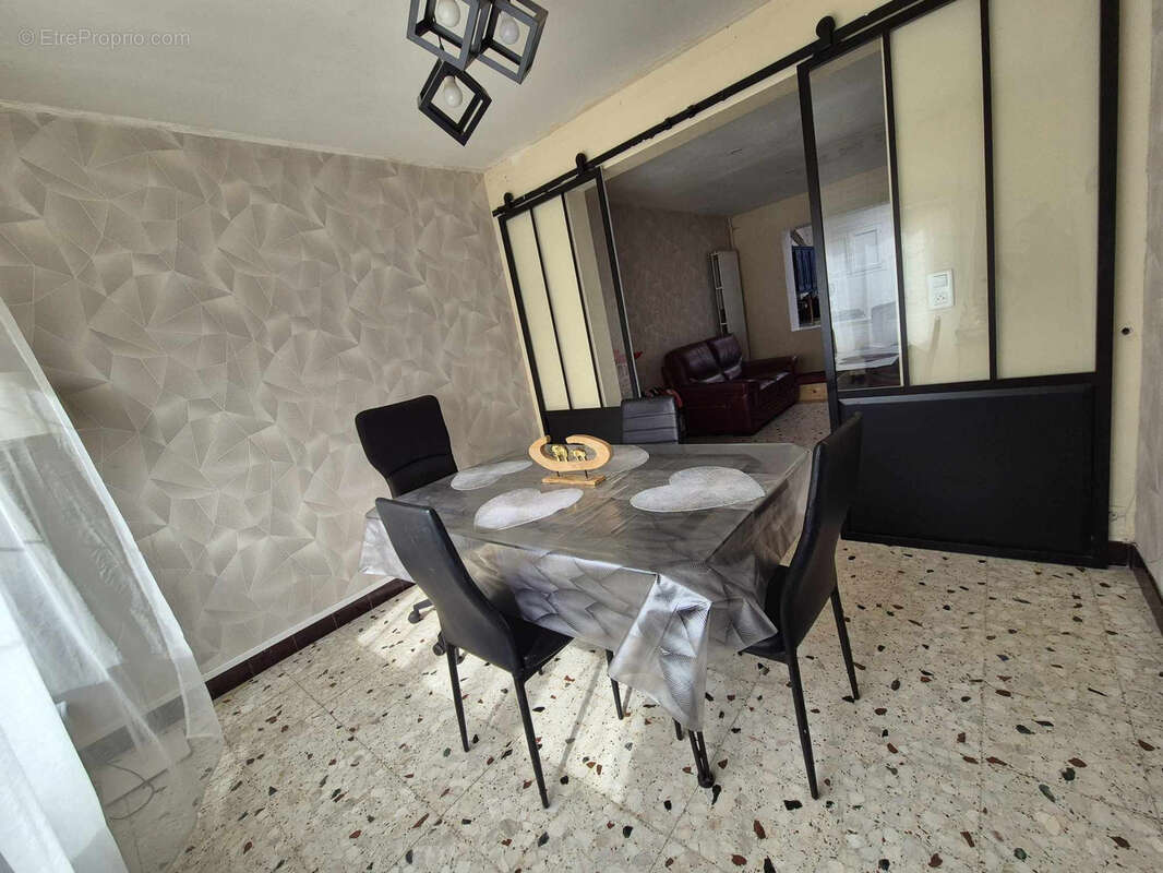 Maison à ESTEVELLES