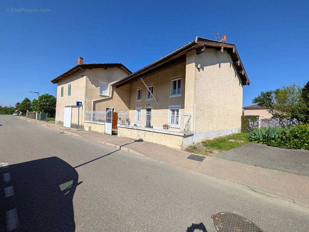 Maison à LUZINAY