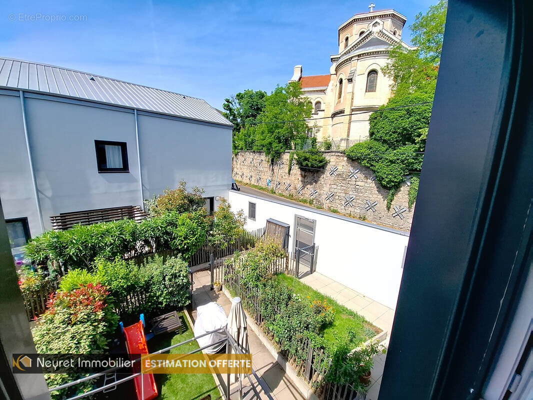 Appartement à PIERRE-BENITE