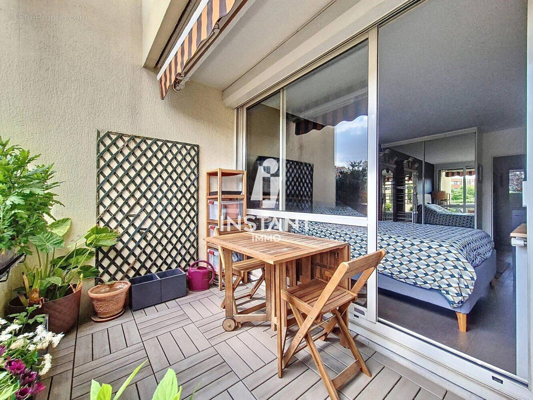 Balcon 1 privatif (Chambre 1) - Appartement à MAISONS-ALFORT