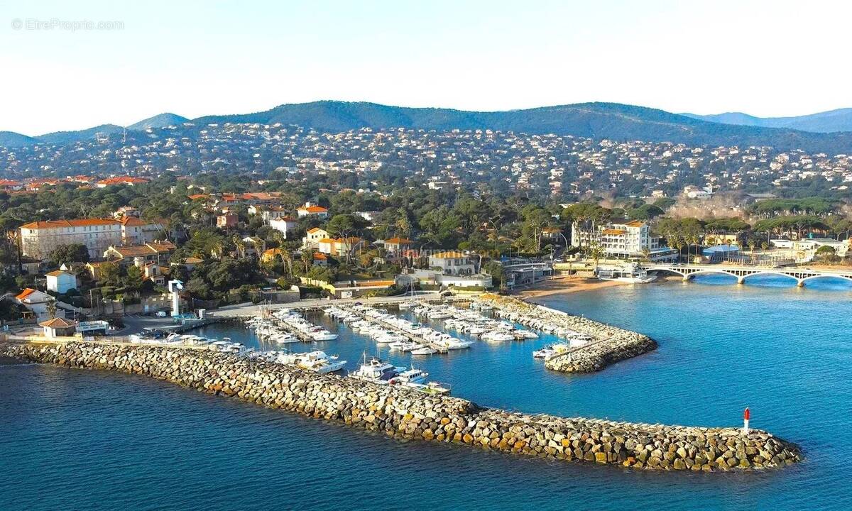 Terrain à FREJUS