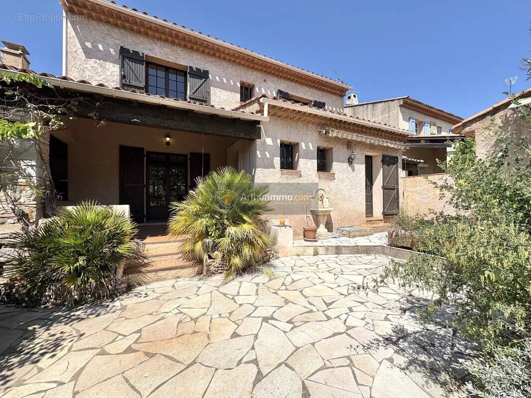 Maison à PUGET-SUR-ARGENS