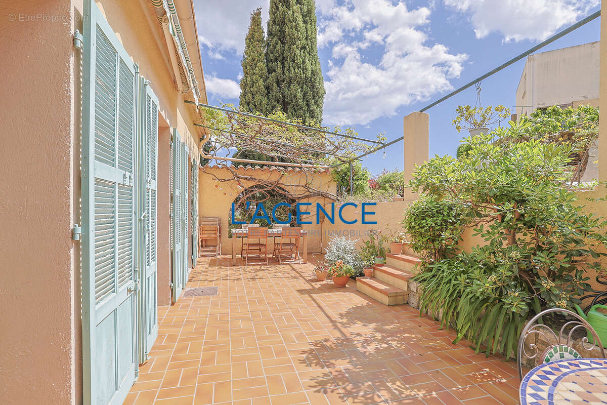 Maison à HYERES