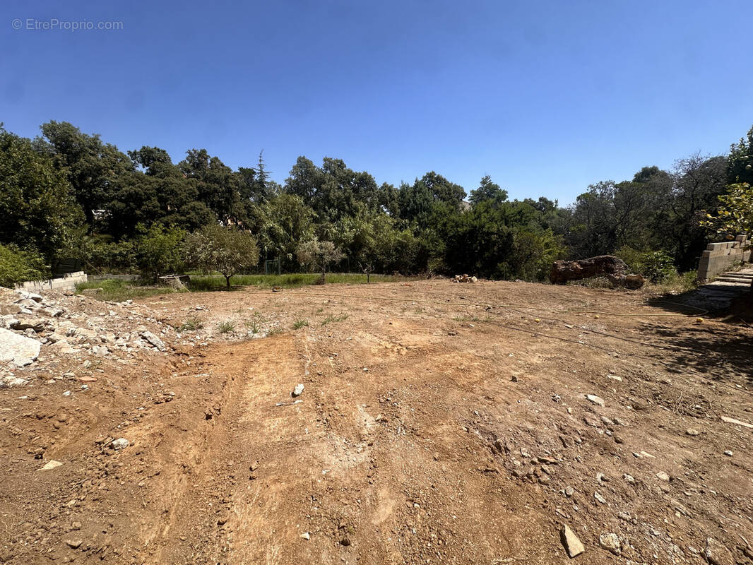 Terrain à FREJUS