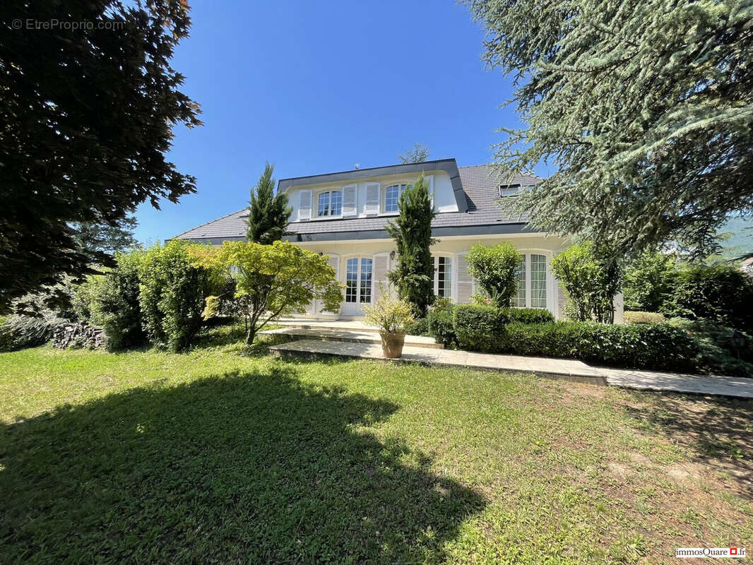 Maison à MEYLAN