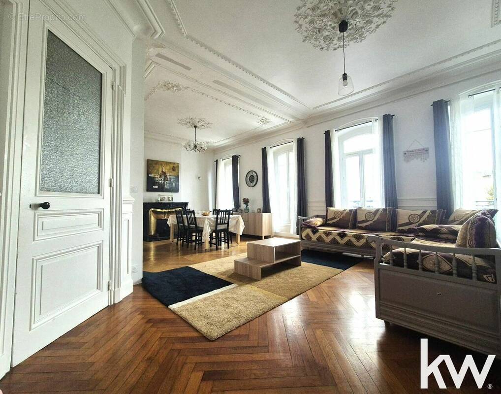 Appartement à LE CHAMBON-FEUGEROLLES