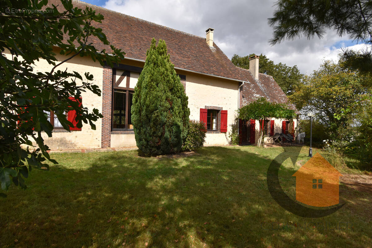 Maison à CHAMPROND-EN-GATINE