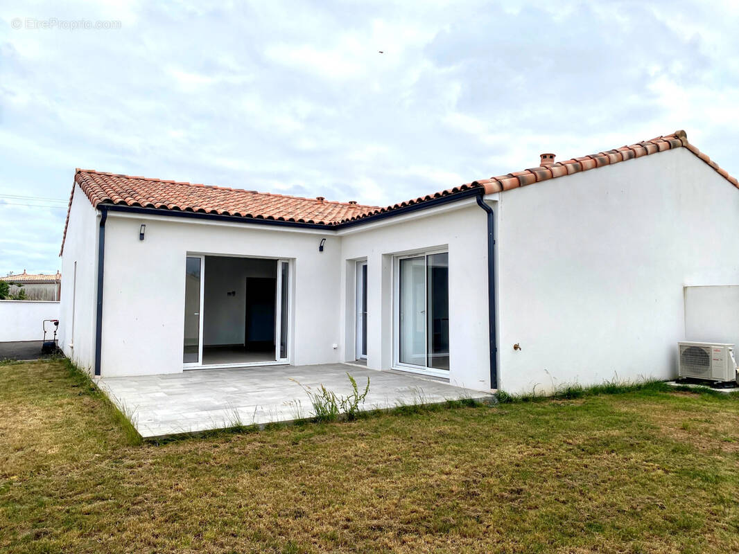 Maison à CORME-ECLUSE