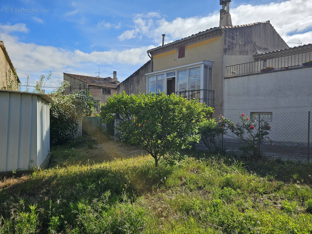 Appartement à LA ROQUE-D&#039;ANTHERON
