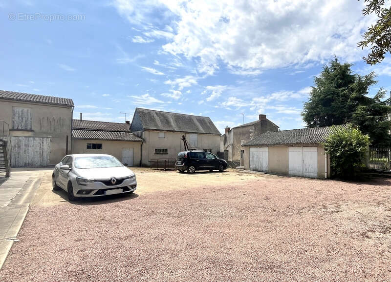 Maison à MONTREUIL-BELLAY