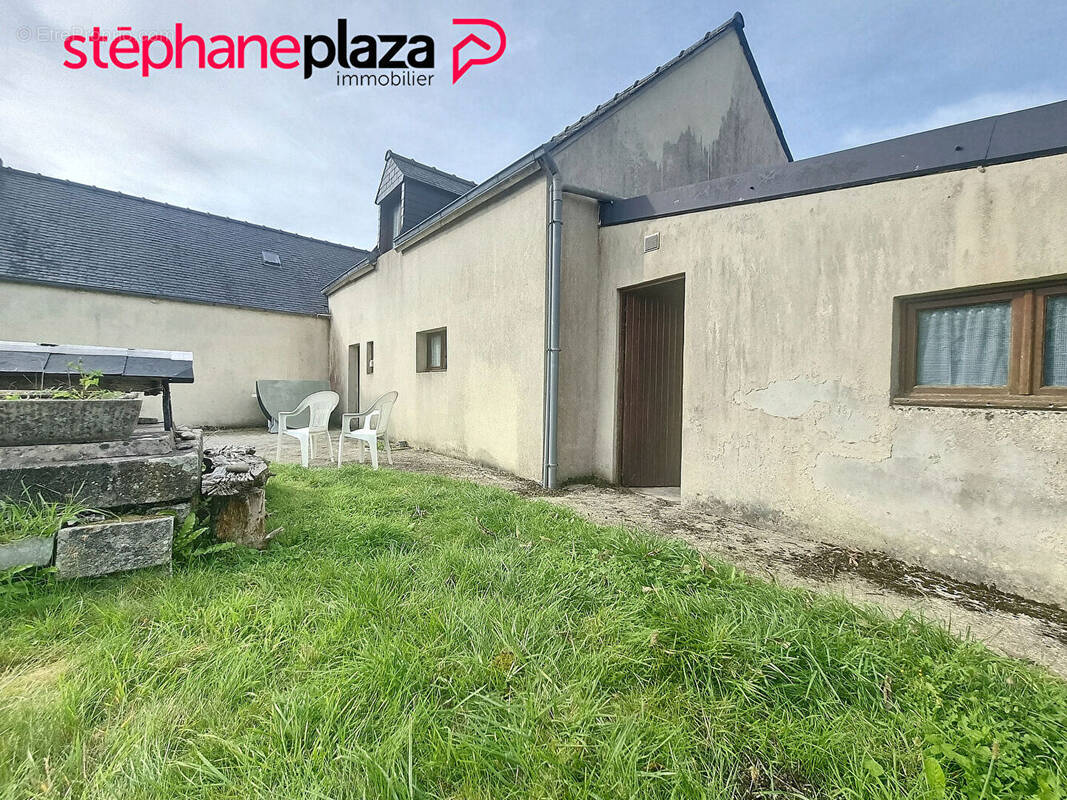 Maison à PLONEVEZ-PORZAY