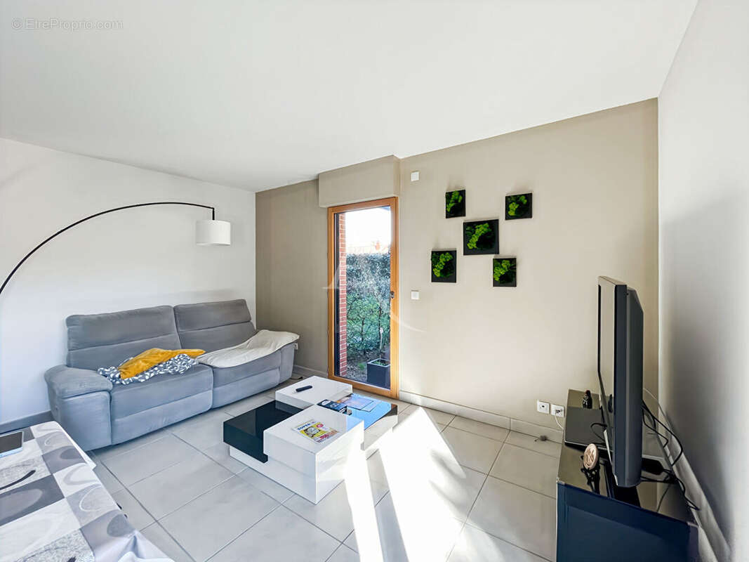 Appartement à LE MESNIL-ESNARD