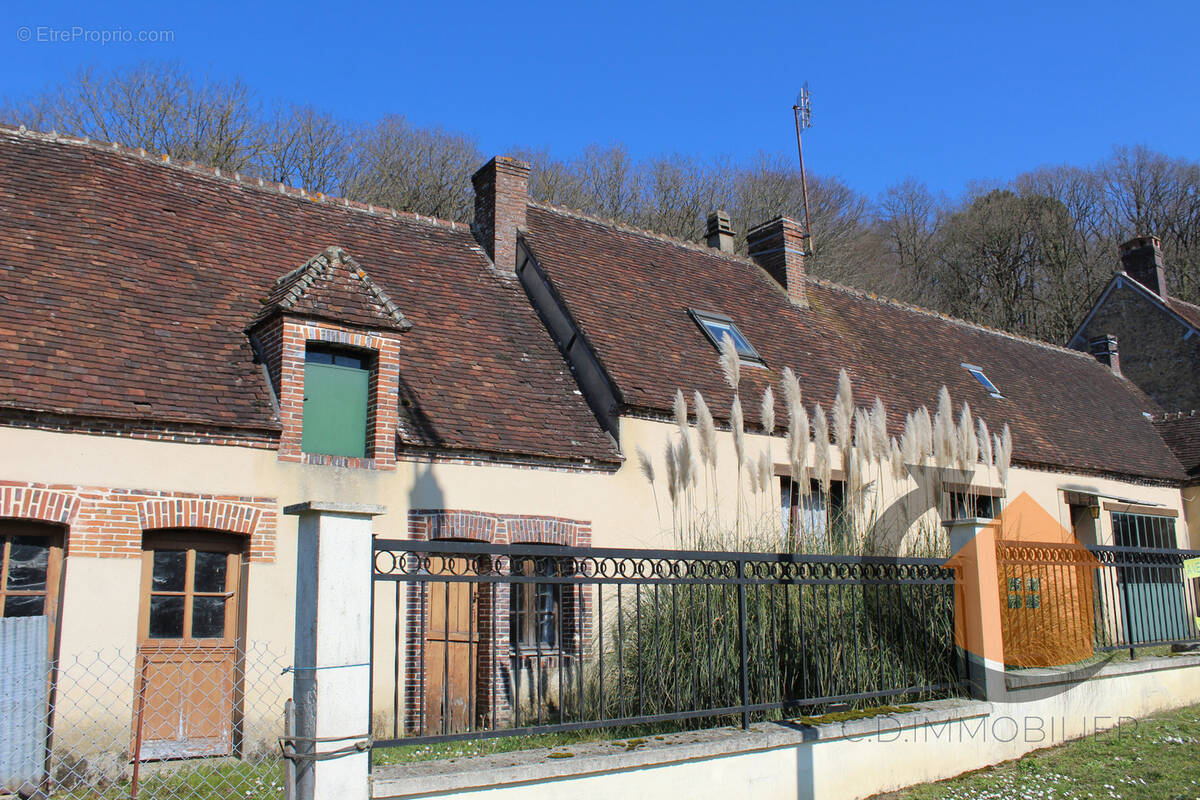 Maison à LA MADELEINE-BOUVET