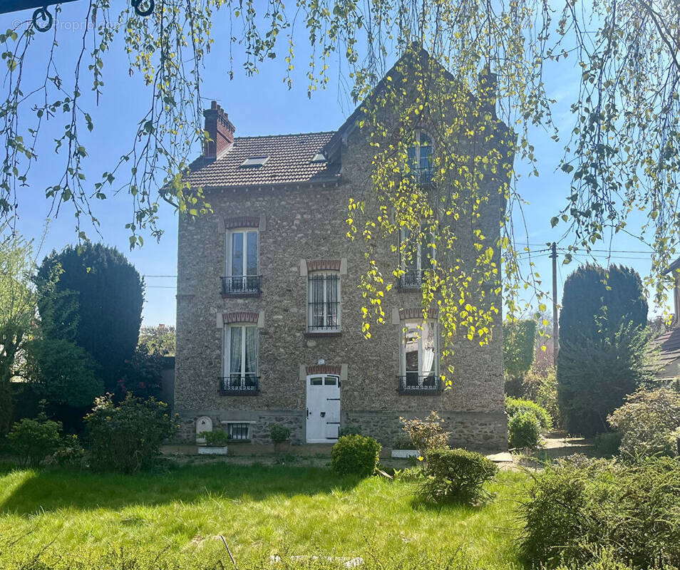 Maison à CRECY-LA-CHAPELLE