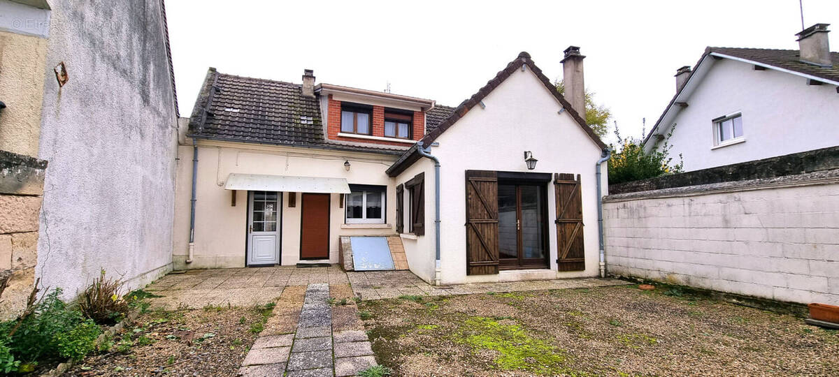Maison à RESSONS-SUR-MATZ