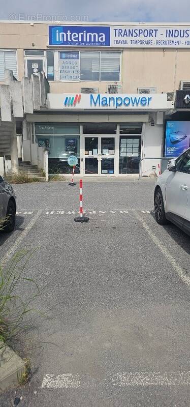 Commerce à CARROS