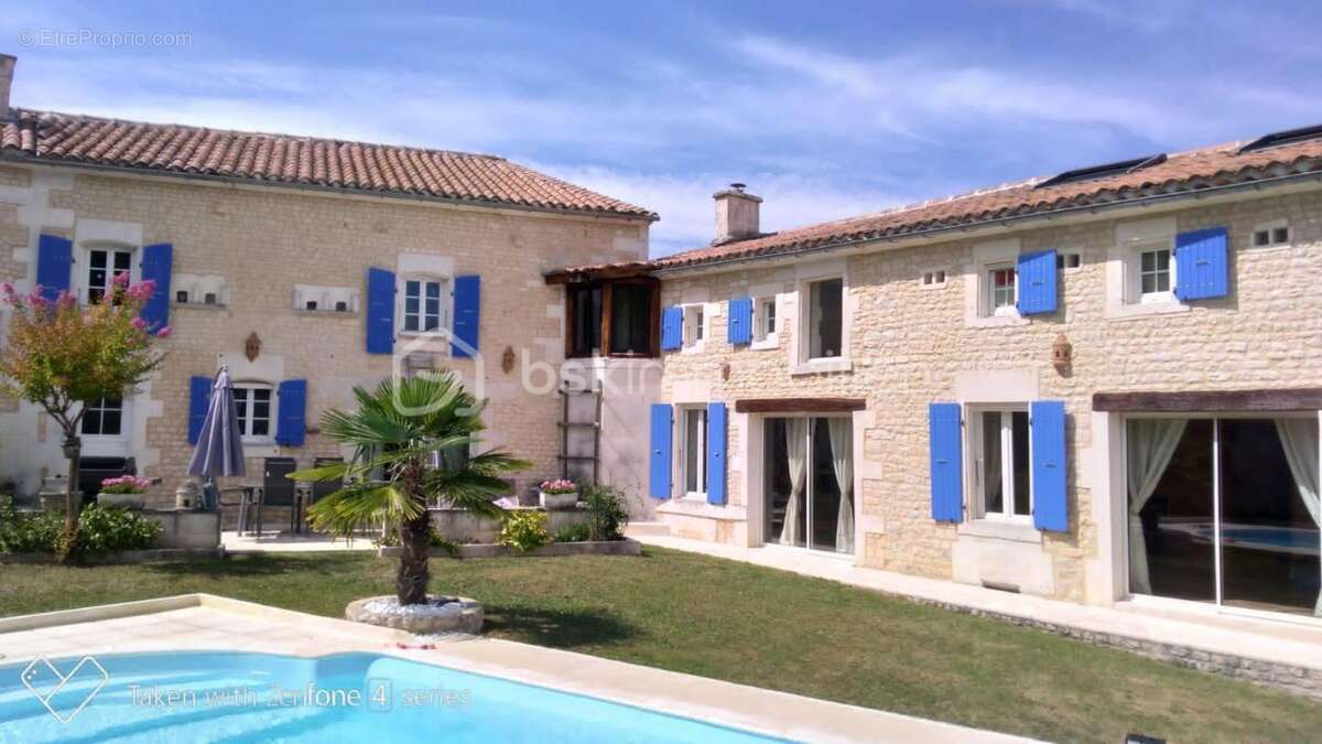Maison à SEGONZAC