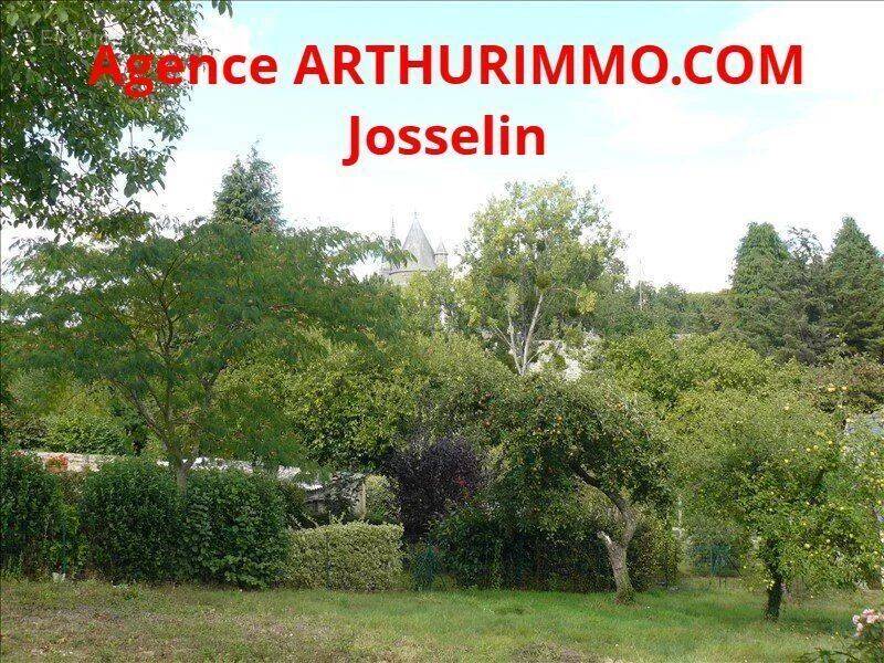 Terrain à JOSSELIN
