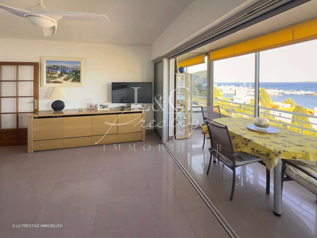 Appartement à MANDELIEU-LA-NAPOULE