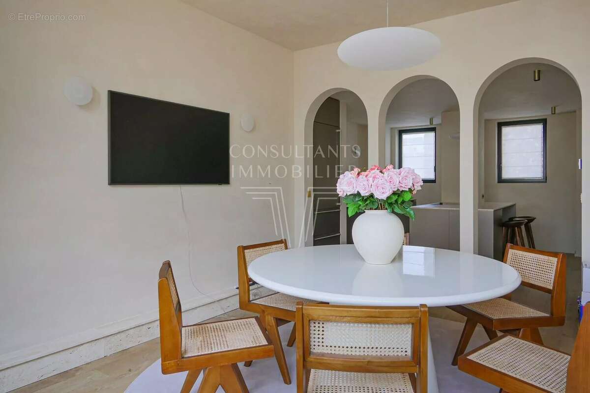 Appartement à PARIS-8E