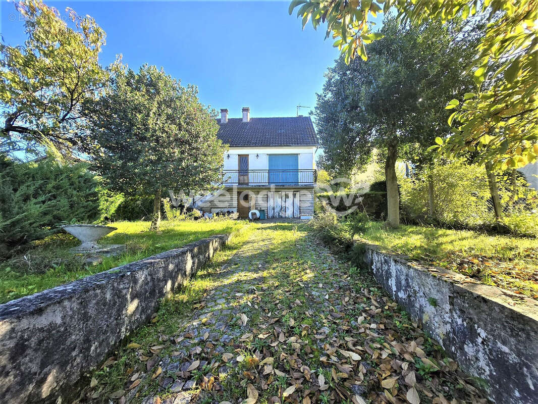 Maison à SAINT-THIBAULT-DES-VIGNES