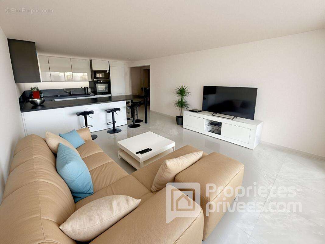 Appartement à SAINT-LAURENT-DU-VAR