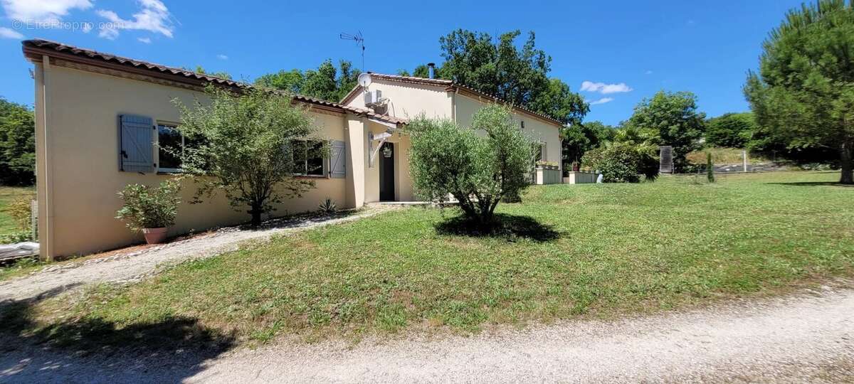 Maison à MONTAIGU-DE-QUERCY