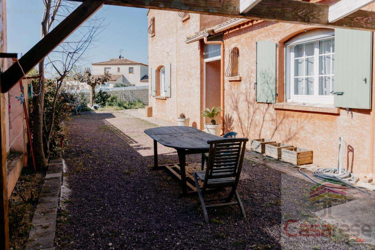 Maison à SAINT-FELIX-DE-LODEZ