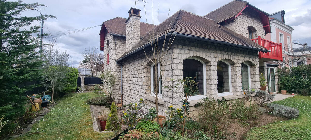 Maison à SAINT-MAUR-DES-FOSSES