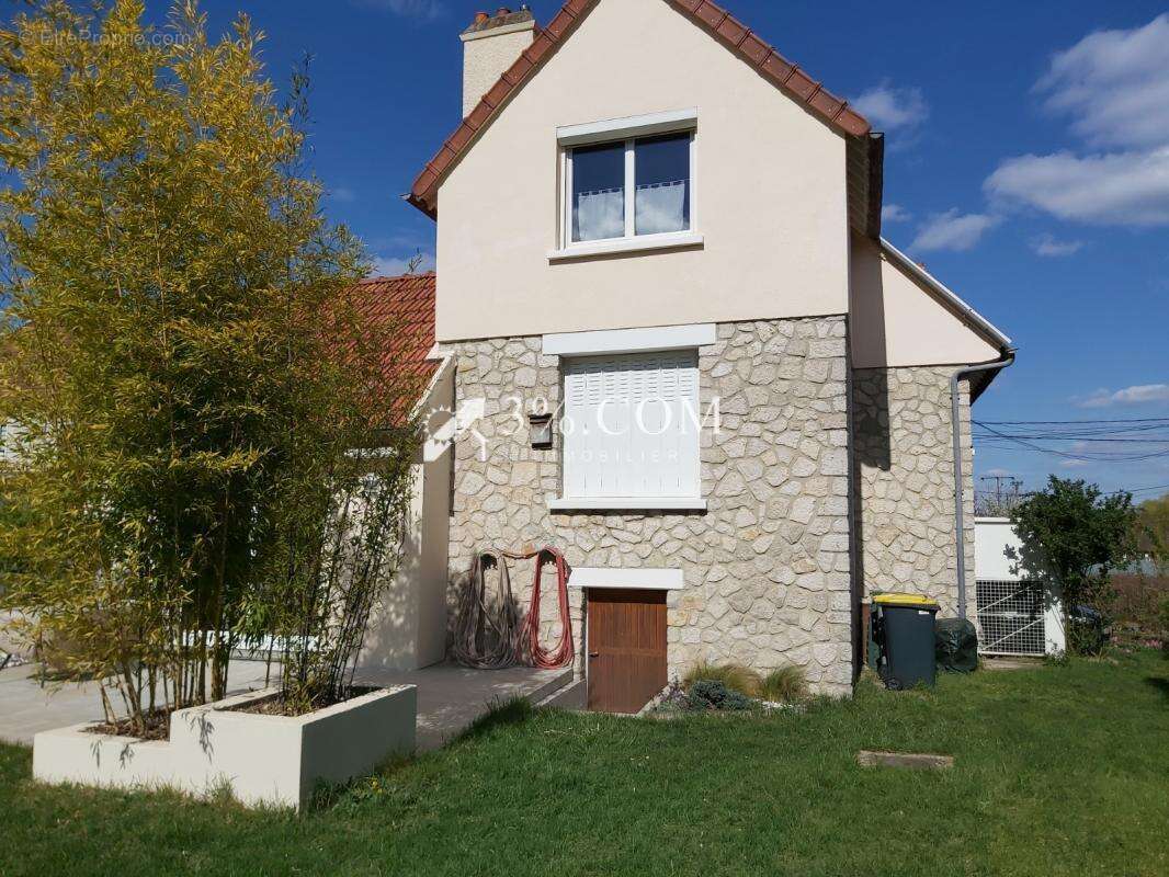 Maison à LA CHAPELLE-LA-REINE