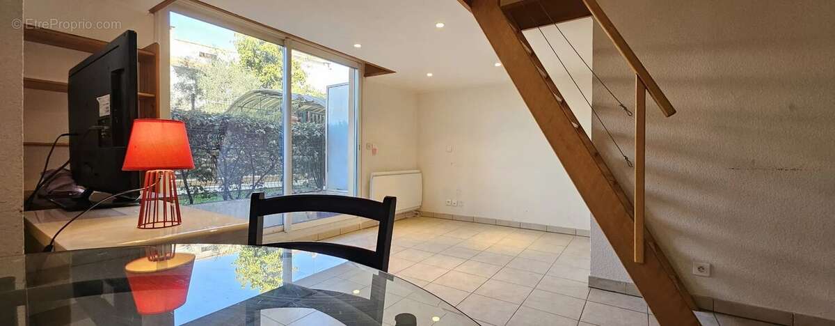 Appartement à SAINT-LAURENT-DU-VAR