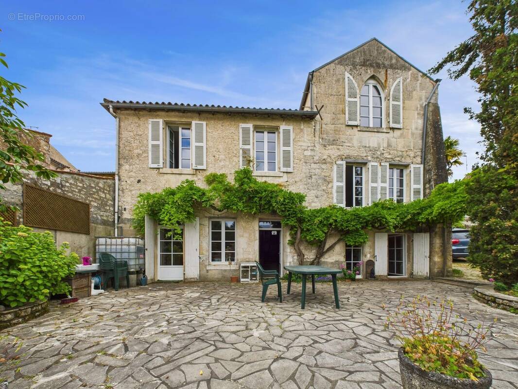Maison à FONTENAY-LE-COMTE