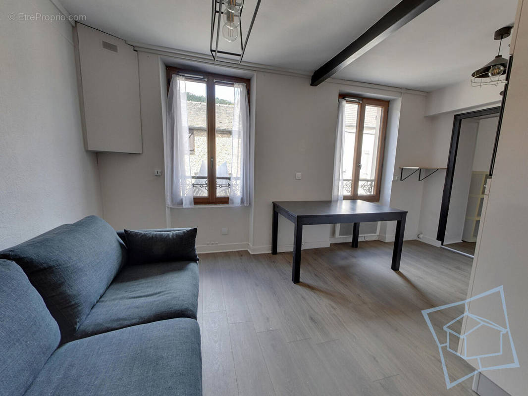 Appartement à DAMPIERRE-EN-YVELINES