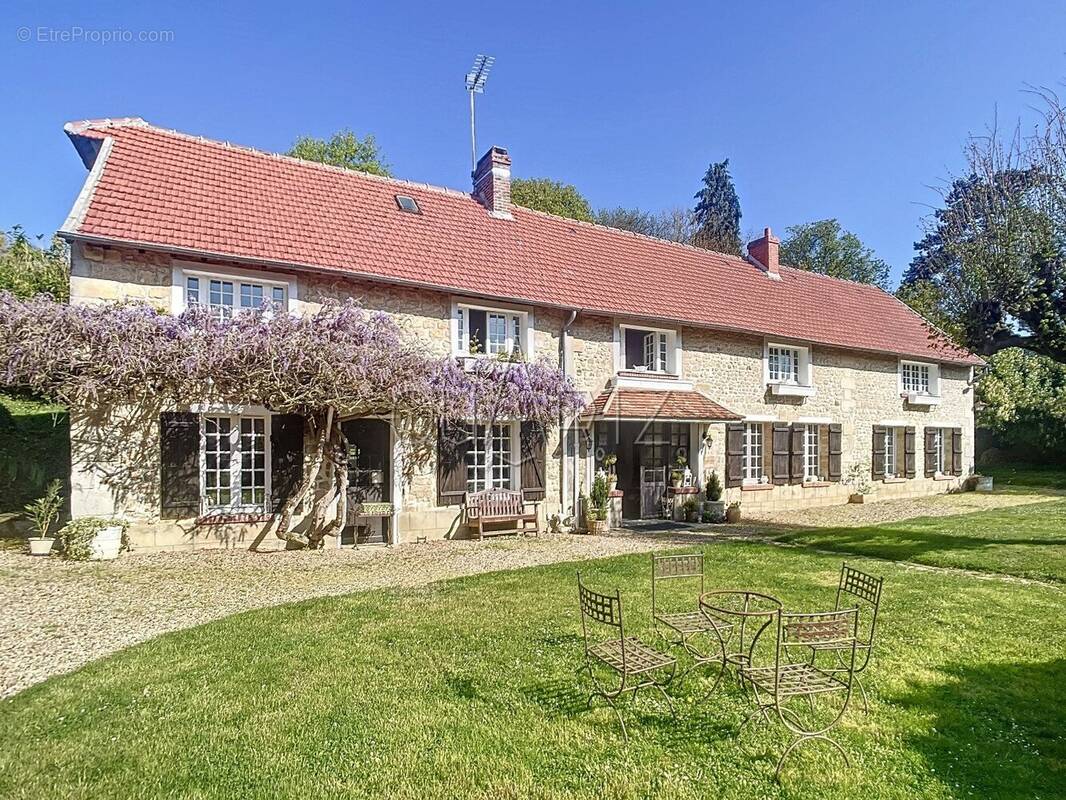 Maison à NESLES-LA-VALLEE