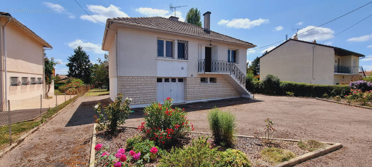 Maison à CHARROUX