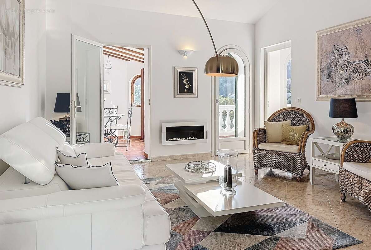 Appartement à EZE