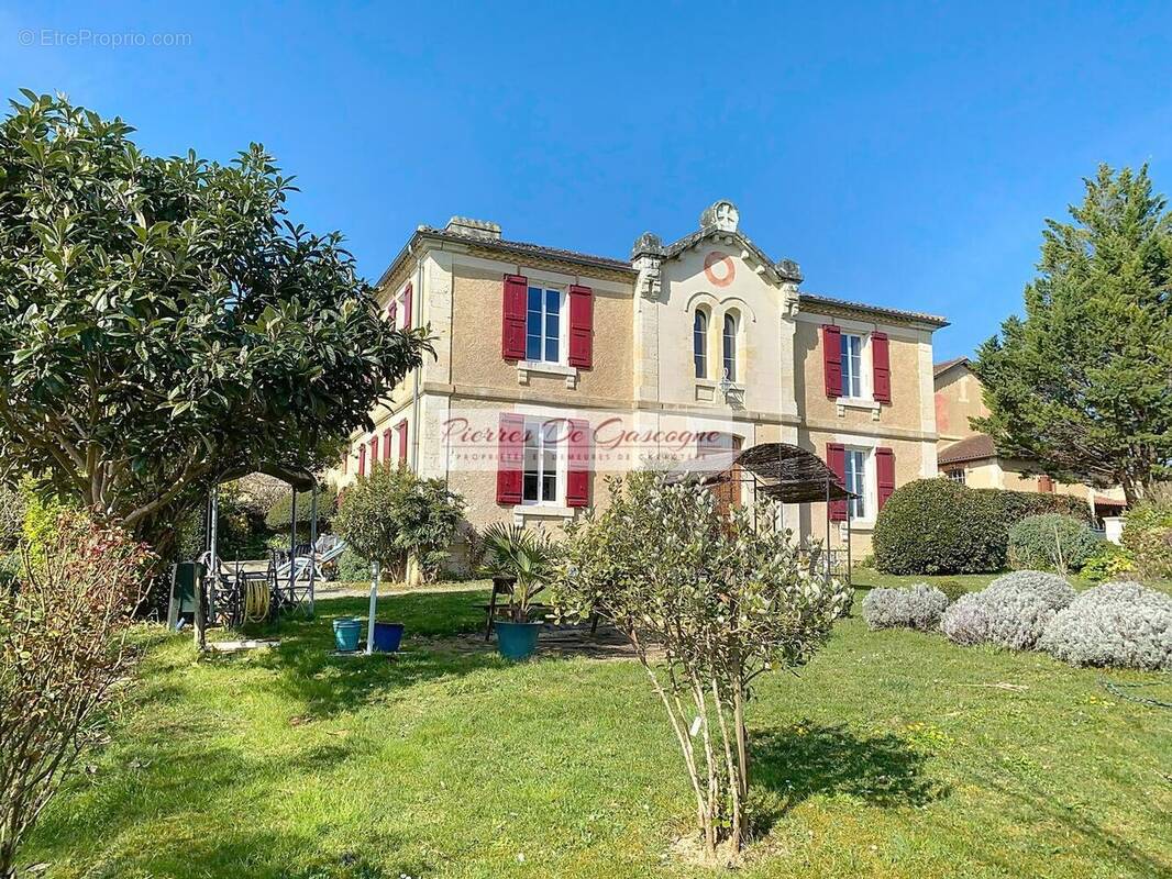 FACADE SUD - Maison à VIC-FEZENSAC