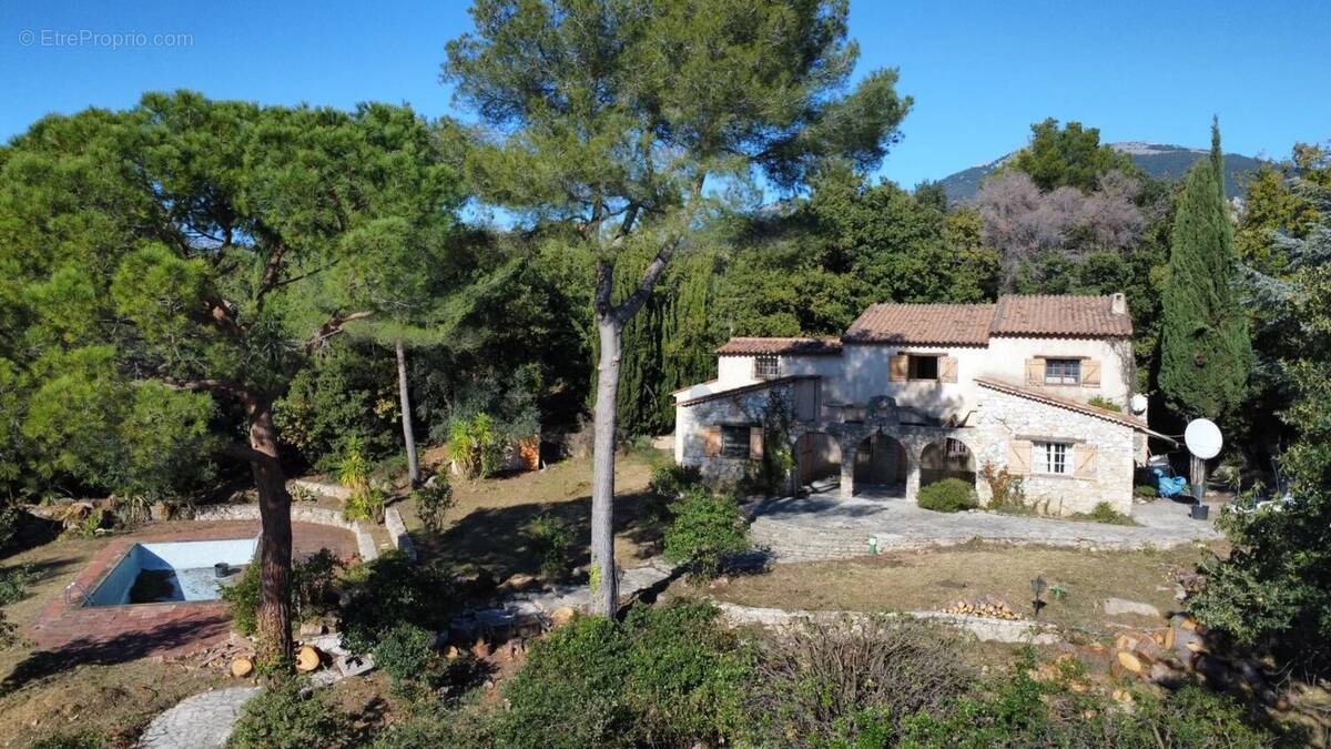 Maison à ROQUEFORT-LES-PINS