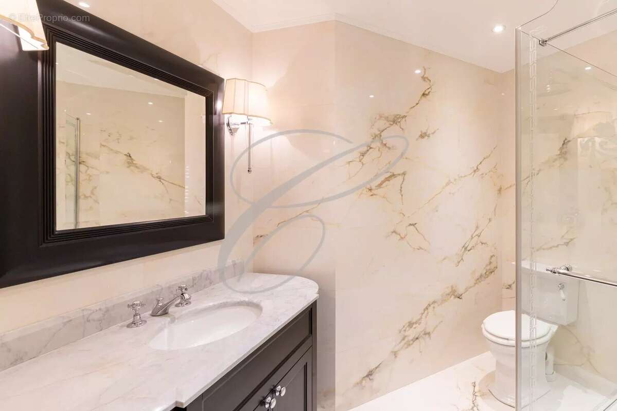 Appartement à ROQUEBRUNE-CAP-MARTIN